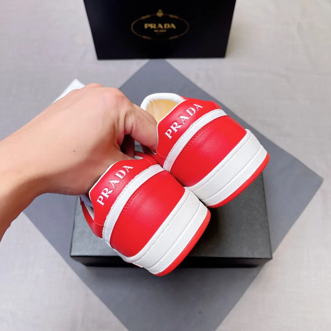P380 Prada Prada's new men's leather sneakers, the highest version on the market, any comparison is welcome🆚! The original leather has excellent texture and is super high-end! Fetal sheep net lining imported from Italy, removable pad! Luxurious materials and fine workmanship, highly recommended! Code number 38-45 No. 058
